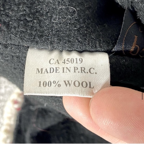 PSA Canada Burgundy Wool Inukshuk Knit Toque With Ear Flaps - Picture 6 of 12